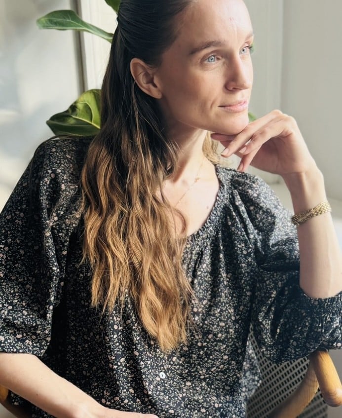 Sara Augusta, psykoterapeut i København, tilbyder terapi med fokus på tilknytning, relationelle udfordringer og barndomstraumer. Et trygt rum til refleksion og indre heling.